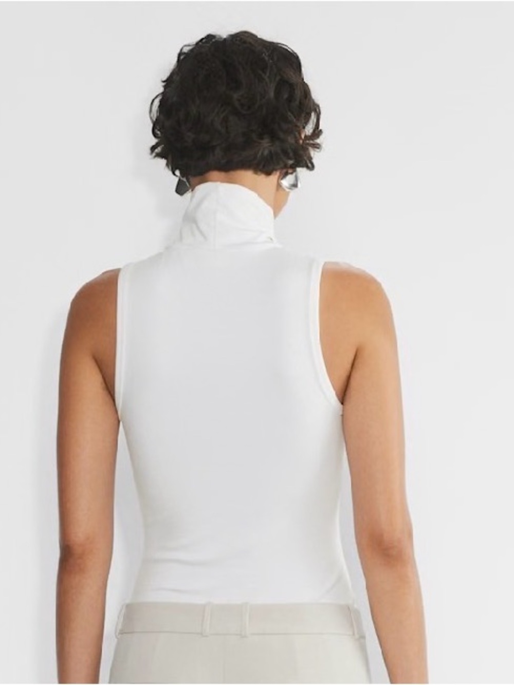 ARITZIA Babaton Location Sleeveless White Turtleneck Top Women’s Medium - Picture 3 of 8